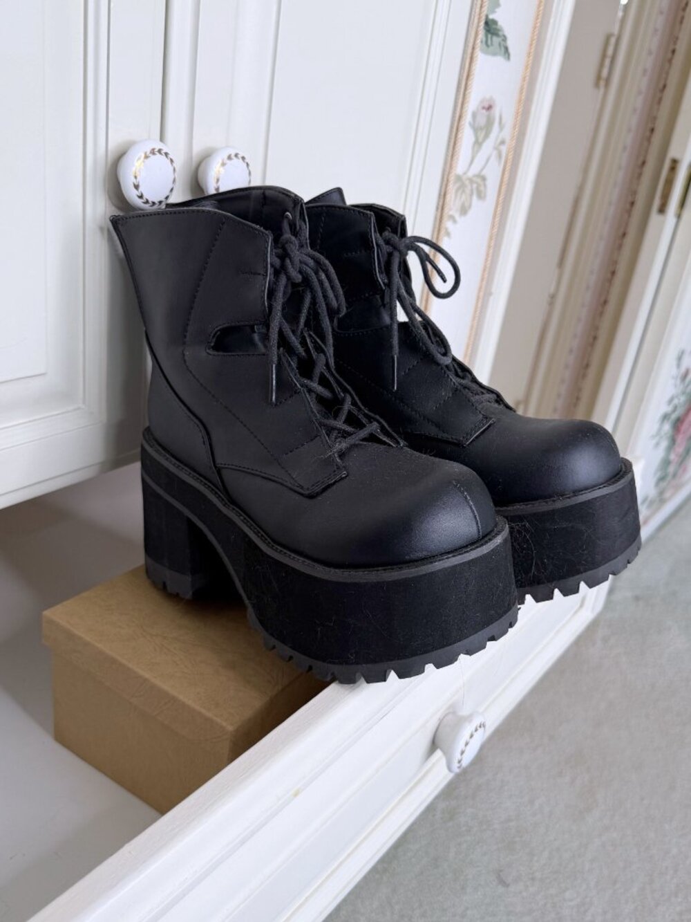 Demonia Ranger 102 Chunky Platform Boots - Picture 3 of 7